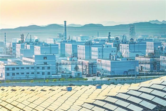 兰州新区化工园区一角。本文图片均由兰州新区报记者罗晋业 摄