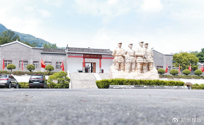 五师首长雕像，从左至右分别是刘少卿、陈少敏、李先念、任质斌。