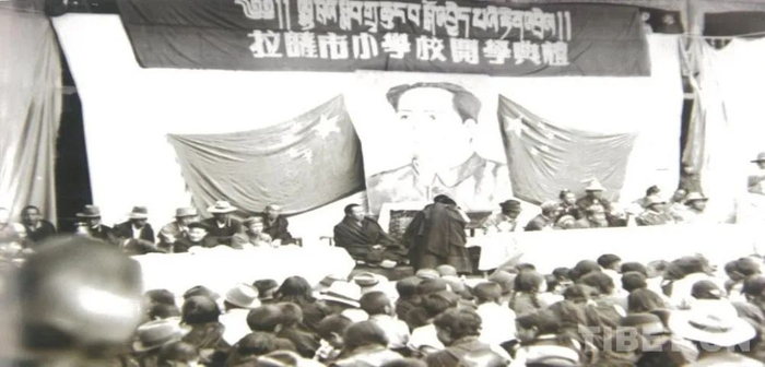图为1952年8月15日，拉萨市第一小学开学典礼　拉萨市第一小学供图