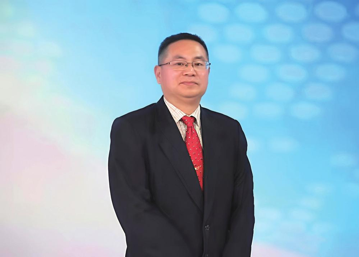 　　成汉平