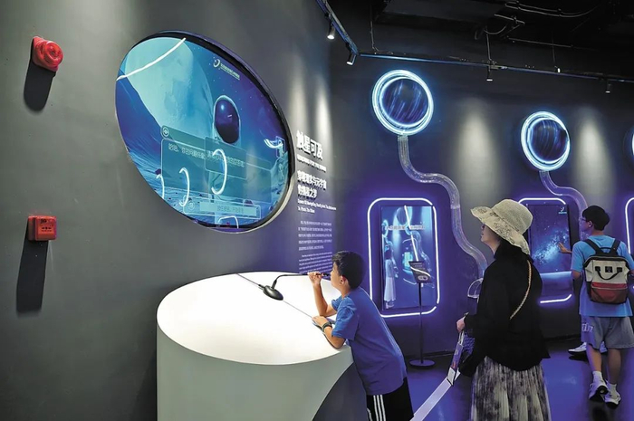 學(xué)生在海南文昌航天超算中心參加研學(xué)。符武平 攝