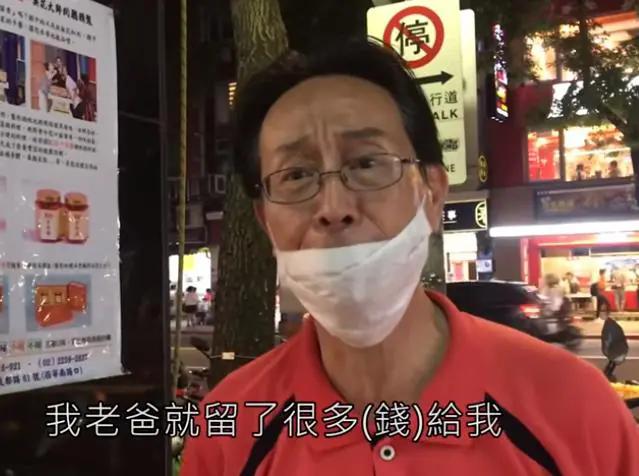 关聪此前称自己摆摊不是因为缺钱