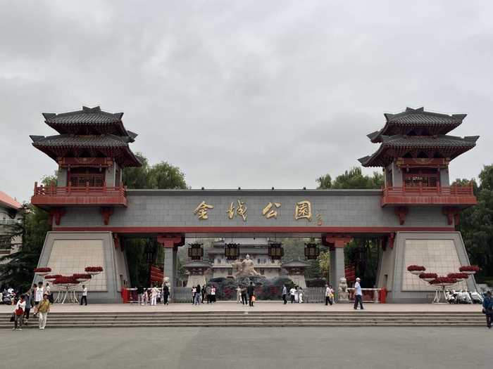 兰州市的金城公园法治主题公园。中国网记者 唐佳蕾 摄