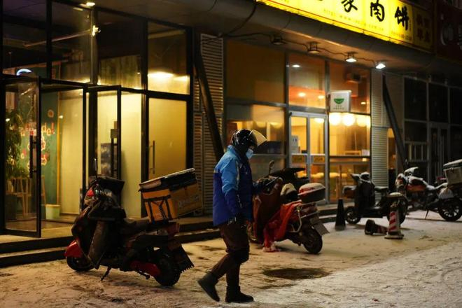 流动的城市骑士，为需要帮助的人提供庇护。（图/图虫创意）