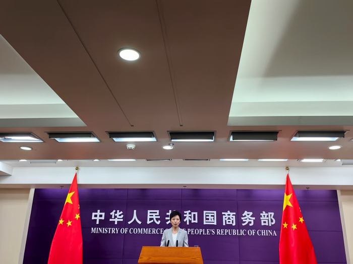 何咏前在发布会上回答记者提问 每经记者 张怀水 摄
