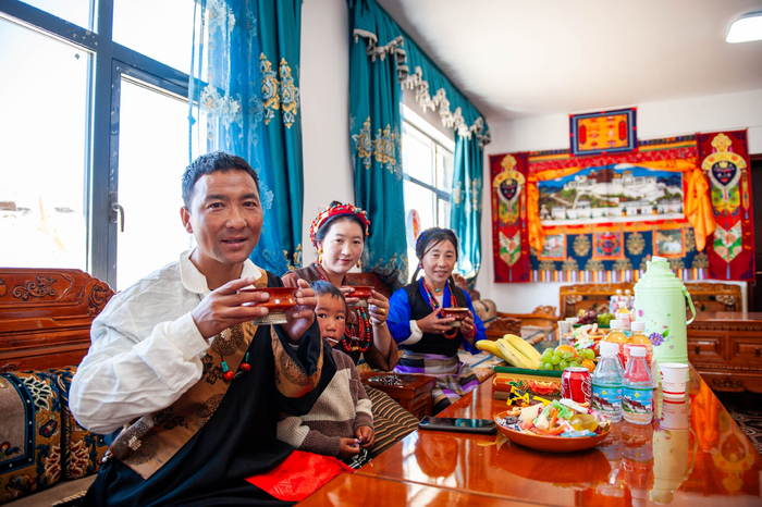 中国电建援建西藏日喀则灾后重建房正式入住