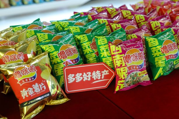▲拼多多的海量订单帮助噜咪啦从传统经销向定制化生产的模式转变。付兴华 |摄