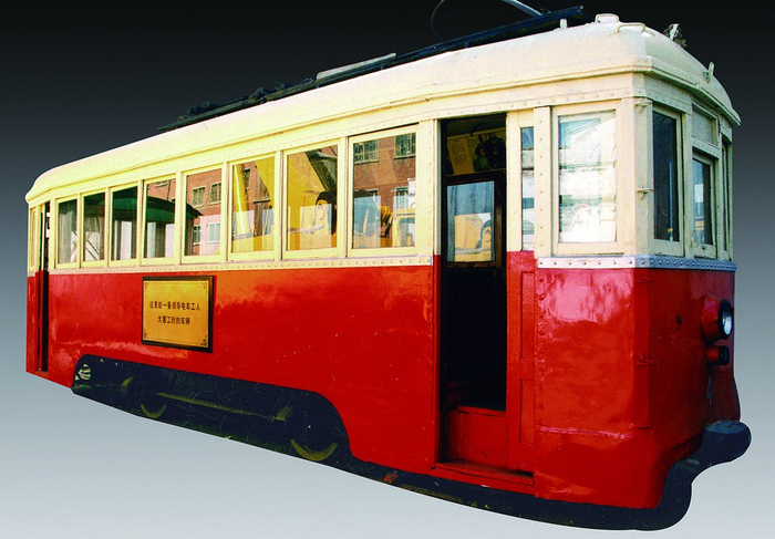1933年赵一曼领导哈尔滨电车工人大罢工时的电车