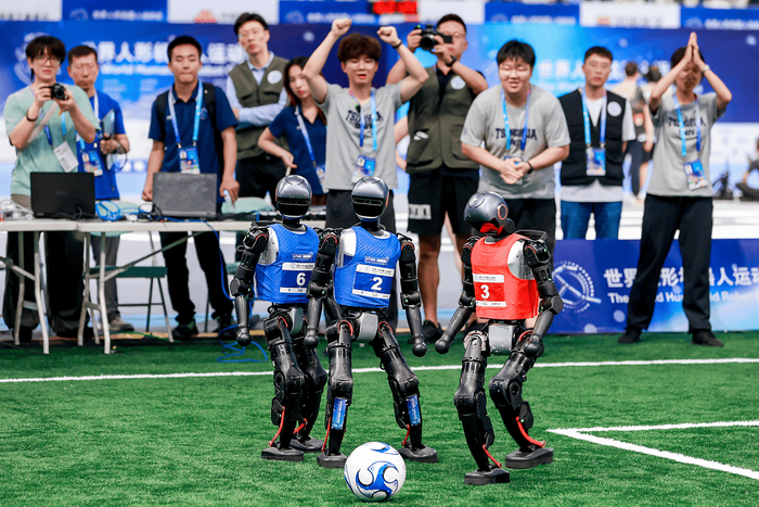 宇树和加速进化机器人，包揽机器人运动会奖牌前三|机器人|T1_新浪新闻