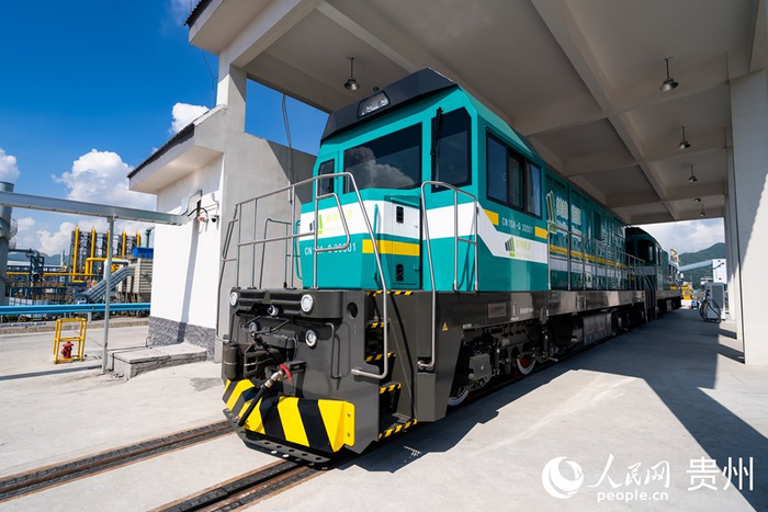今年5月，贵州美锦华宇新能源有限公司推出的全国首台商用氢能机车头试运行。人民网记者 涂敏摄