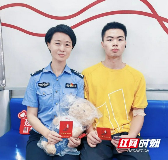 康静动员刚满18岁的儿子首次献血