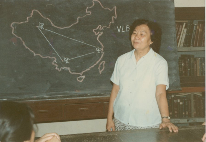 1974年叶叔华提议在国内建3个站的VLBI网