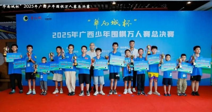 ▲各组第一名获奖者合影 