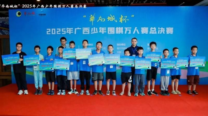 ▲各组第三名获奖者合影