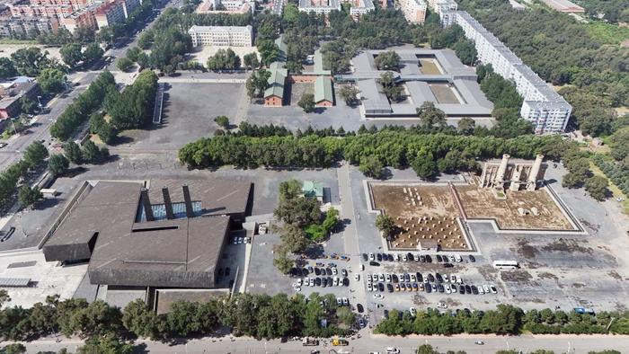这是8月15日拍摄的侵华日军第七三一部队罪证陈列馆与侵华日军第七三一部队旧址(无人机照片)。新华社记者 王松 摄