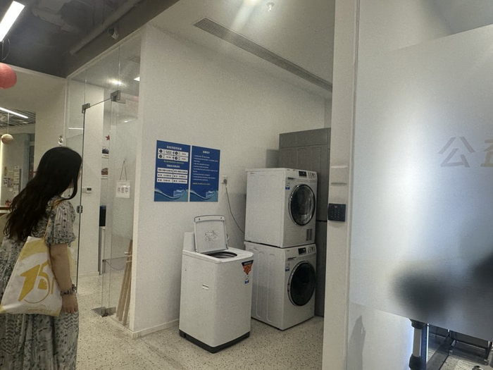 万体汇极致利用空间，挤出来的洗衣房 戚颖璞 摄