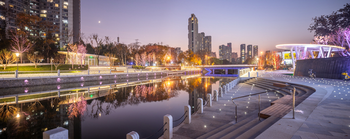 壩河頤堤港段夜景（央廣網(wǎng)發(fā) 北京市水務(wù)局供圖）