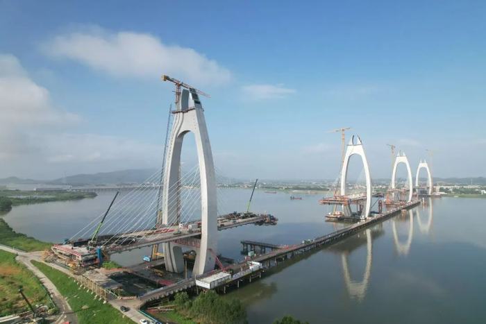 清花高速北江特大桥工地。通讯员 周顺 供图