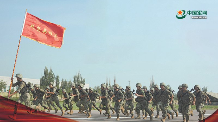 　　第76集团军“攻坚英雄连”官兵参加比武。张玉成摄