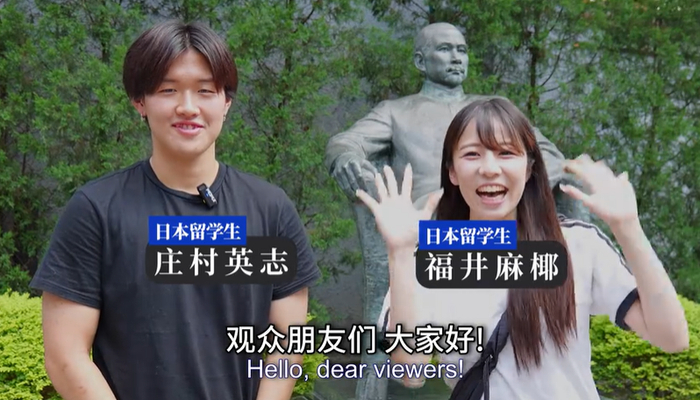 熊猫叨叨成员参观周公馆。