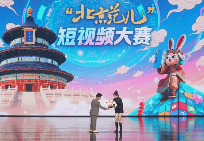关晓彤接棒董宇辉任推荐官。新京报记者 王贵彬 摄