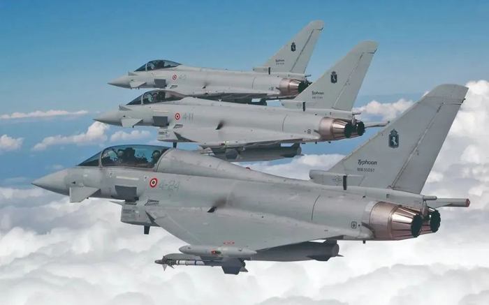 资料图：欧洲多国联合研制的“台风”战斗机（来源：中国国防报）