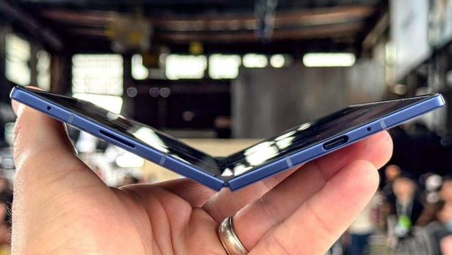 ▲ 三星 Galaxy Z Fold 7，展开厚度 4.2 毫米，图源：Tom's Guide