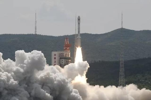 图说：2024年8月6日，长征六号甲运载火箭成功发射“千帆星座”首批组网卫星——千帆极轨01组卫星。