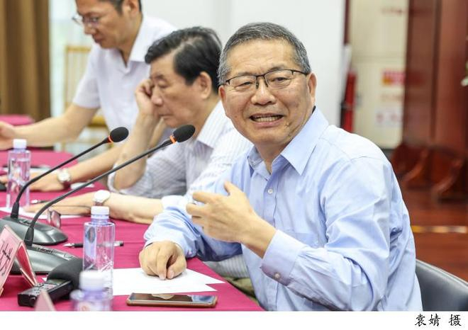 图为中国科学院院士、中国科学院上海有机化学研究所研究员马大为。