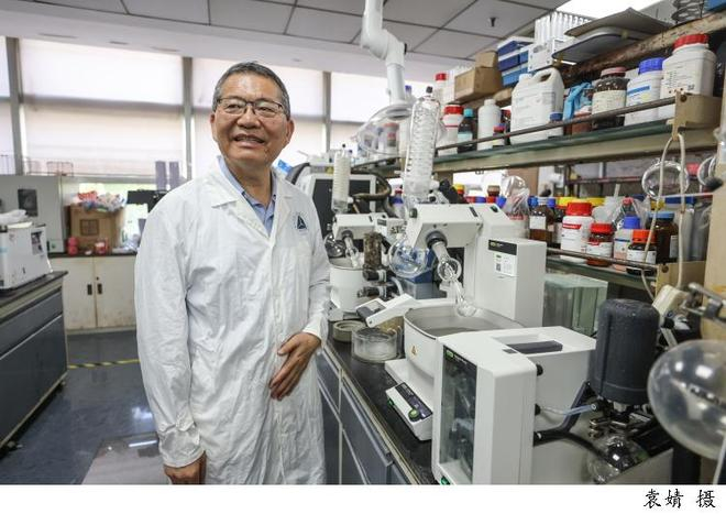 图为中国科学院院士、中国科学院上海有机化学研究所研究员马大为。