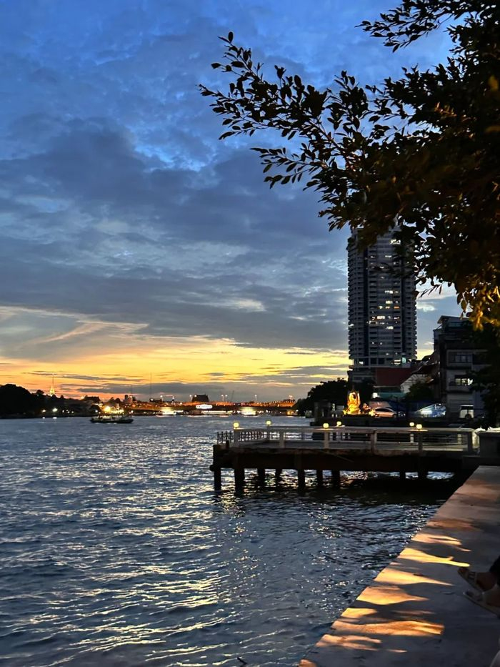 麦柯在曼谷拍下的夜晚景色。图 / 受访者提供