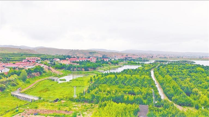 山水相依的海原县关桥乡方堡村。