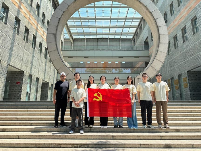 图为团队成员合影。卞子菁供图。