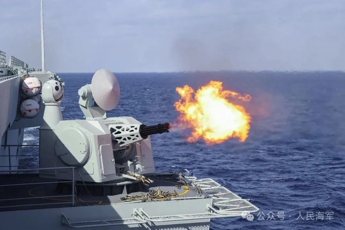 ▲副炮对空射击