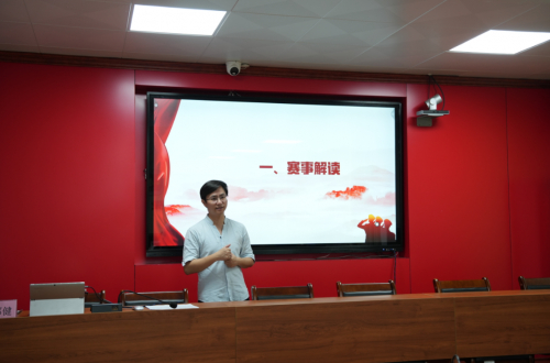 △导师讲解（图为张邦健导师）
