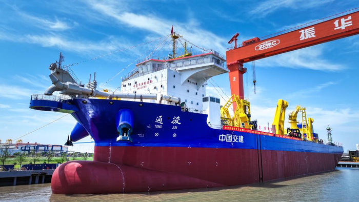 　　26日下水的“通浚”轮。（中交天航局供图）