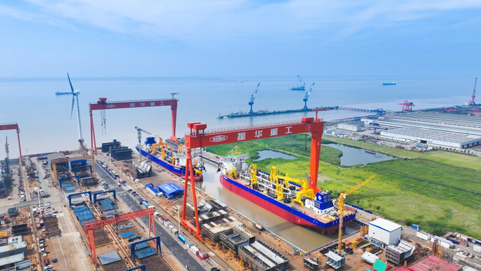 　　“通浚”轮和“浚广”轮两船26日均已下水。（中交天航局供图）