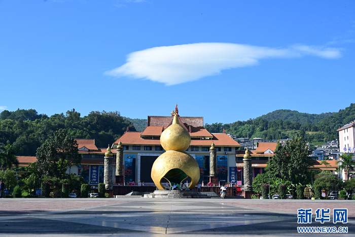 澜沧县民族团结进步广场一景（8月26日摄）。新华网发（刘起 摄）