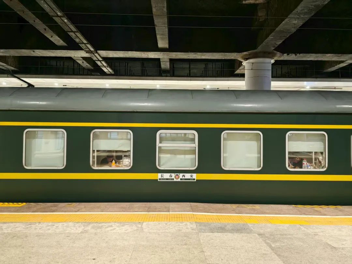 K128/125次列车。图/中国铁路沈阳局集团有限公司长春客运段