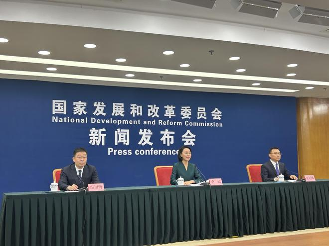  国家发改委召开8月份新闻发布会 图源：时代周报阿力米热/摄
