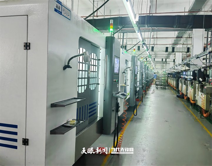 贵州亮成电子有限公司生产车间