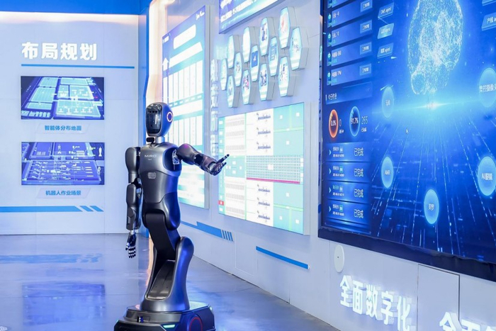 右侧屏幕为美的工厂大脑