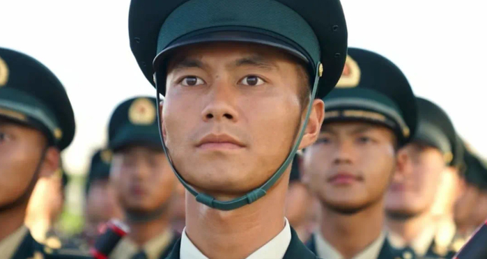 王楷正在参与2025年阅兵训练。富顺县委宣传部供图