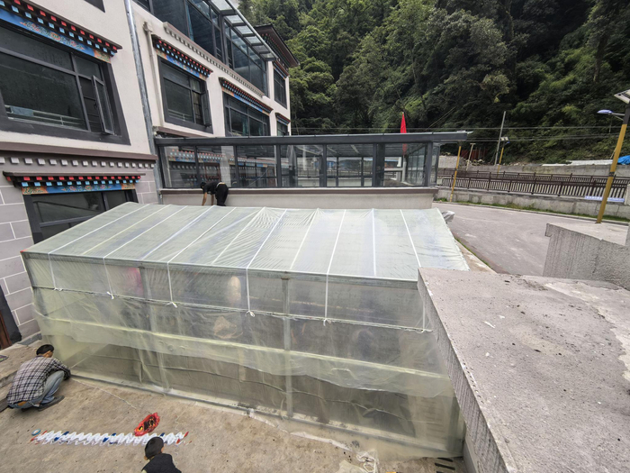 專(zhuān)家走進(jìn)洛扎手把手教牧民種出第一茬新鮮蔬菜