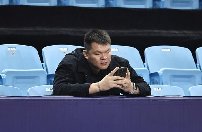 开拓者笑到最后！雄鹿裁利拉德引连锁反应，5000万签特纳太荒唐