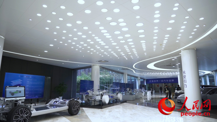 長(cháng)安汽車(chē)全球研發(fā)中心內展示的研發(fā)成果。人民網(wǎng)記者 劉祎攝