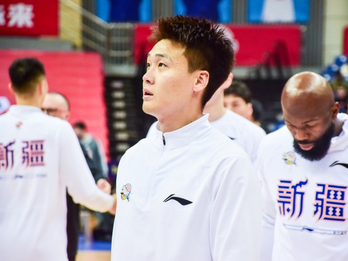 美媒预测30队中锋先发：杨瀚森未能挤掉克林根湖人艾顿勇士波斯特