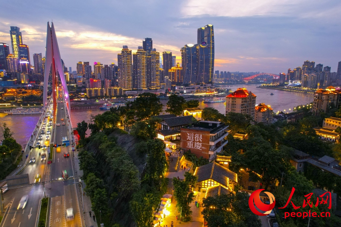 “南濱C灣”城市夜景。人民網(wǎng) 鄒樂(lè )攝