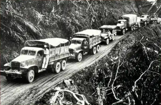 通車(chē)后的滇緬公路（歷史資料圖）