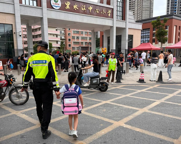 图/佛山交警